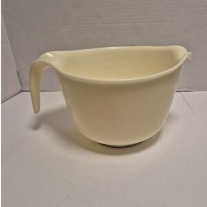 Vintage Rubbermaid 12 Cup 3 Qt Batter Bowl Cream w Spout Handle